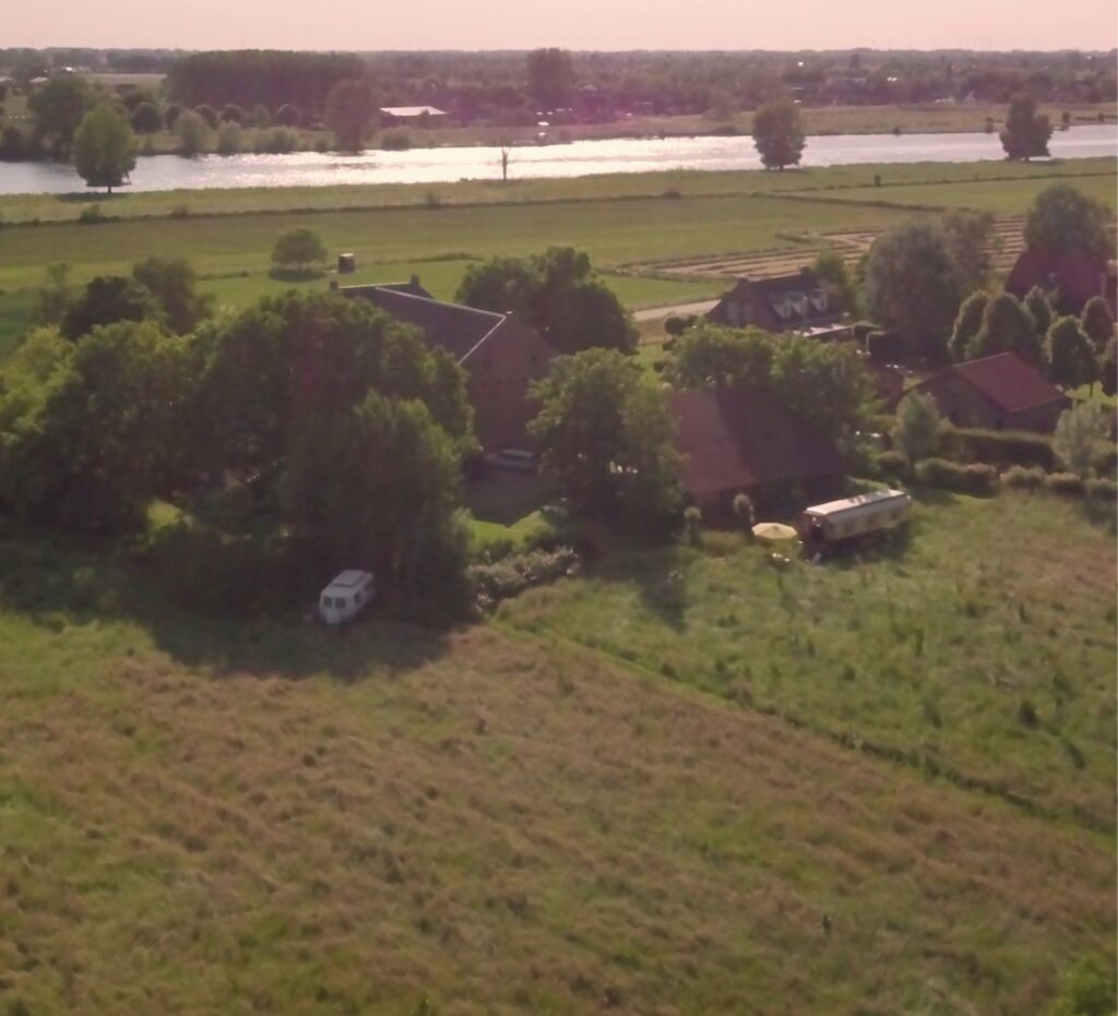 De Salonwagen - Uniek overnachten in Maasbommel